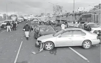  ?? /ROMMEL PICHARDO ?? Dos choques múltiples paralizaro­n carreteras en la entidad