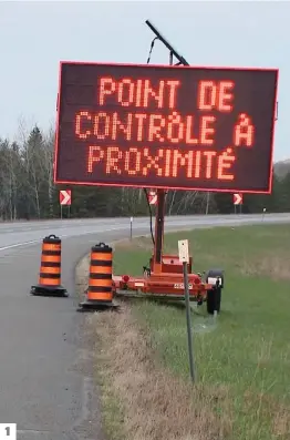  ??  ?? 1 1. Cette pancarte non loin de la frontière entre le Québec et l’Ontario prévient de la présence d’un point de contrôle.