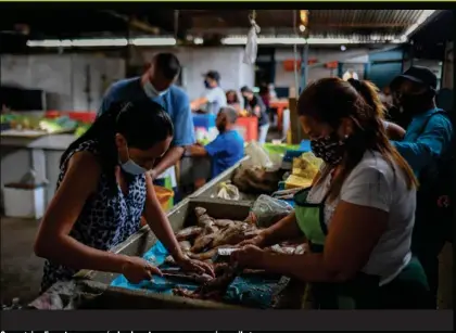  ?? AFP ?? Conseguir alimento en un país donde este escasea es casi un milagro.