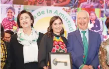  ?? ?? Alicia Romero de García, Lorena Mariscal Servitje y Álvaro Altamirano