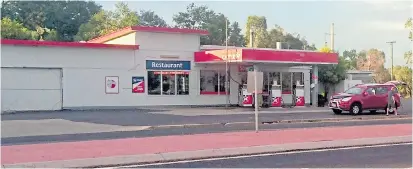  ??  ?? A worker who saw the battered victim at this petrol station quickly alerted police in the Australian Outback