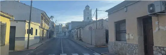  ?? Photo: D Jones ?? The church and one of the main roads in to Benijófar