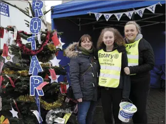  ??  ?? Rachel McLoughlin, Julie Cleary and Holly Fitzmauric­e at Bray Rotary Club’s giving tree.