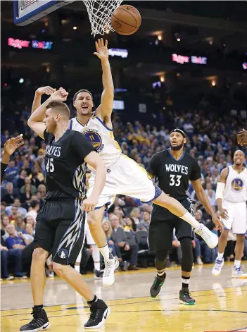  ?? AP FOTO ?? STREAK. Klay Thompson leads the Warriors to their 12th straight victory.