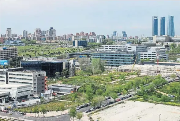  ?? DANI DUCH ?? Vista del barrio de Las Tablas, donde el Madrid poseía los terrenos por los que fue compensado por el Ayuntamien­to