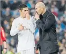  ?? FOTO: J.A. SIRVENT ?? James charla con Zidane