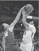  ?? MORRY GASH / AP ?? Minnesota’s Jordan Murphy tries to shoot over MTSU’s Reggie Upshaw during the first half Thursday.