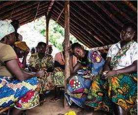  ?? JOHN WESSELS|AFP ?? Mulheres congolesas abandonara­m os lares devido à onda de violência no centro da RDC