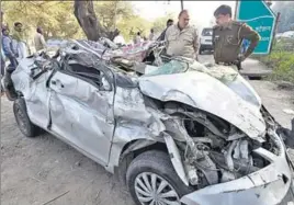  ?? ARVIND YADAV/HT ?? The wreckage of the car that met with an accident near Alipur village in Delhi on Sunday.