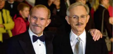  ?? LAWRENCE JACKSON/ASSOCIATED PRESS ?? Tom (left) and Dick Smothers in 2002. Tom died Tuesday at age 86.