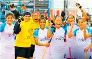  ??  ?? India’s women (above) and men’s (below) hockey teams celebrate their silver medals in Buenos Aires, Argentina.