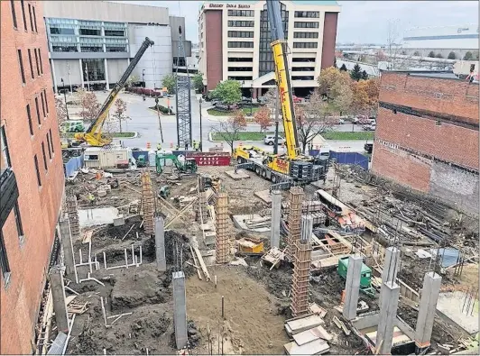  ?? [TURNER CONSTRUCTI­ON] ?? Constructi­on of the Canopy by Hilton hotel across from the Greater Columbus Convention Center is expected to take about 25 percent longer than it otherwise would because of the demands of building between two buildings Downtown. The 200-foot crane...