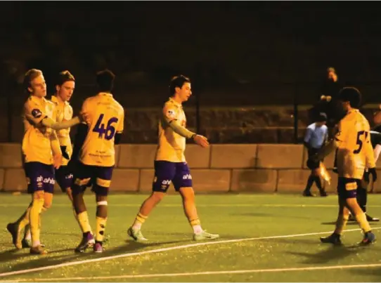  ?? FOTO: MARIUS GUNDERSEN ?? OVERLEGNE: Jerv-talentene kjørte over Hisøy og ga seg ikke før det sto 8–1. Rayyan Ahmed Echkantena (nummer to fra høyre) scoret to av Jervs mål mot Hisøy.