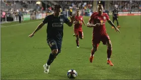  ?? MIKEY REEVES — FOR MEDIANEWS GROUP ?? Ilsinho, dribbling past New York midfielder Daniel Royer, inspired the Union’s win over the Red Bulls in June at Talen Energy Stadium. The teams renew their rivalry in Sunday’s playoff opener.