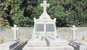  ?? PHOTO OUEST-FRANCE ?? Dans son testament, Sébastien Luneau a sollicité l'entretien à perpétuité de sa sépulture et de sa famille dans le cimetière de Bouin par la commune de Bouin.