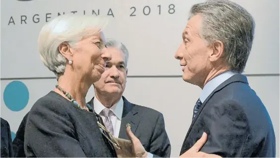  ??  ?? Encuentro. Christine Lagarde y Mauricio Macri se saludan ante la mirada de Jerome Powell (Fed) en julio último. Lagarde llega este jueves.