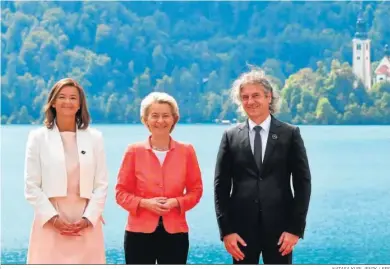  ?? NATASA KUPLJENIK / EFE ?? La presidenta de la Comisión Europea, Ursula Von der Leyen, en Bled (Eslovenia)