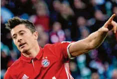  ?? Foto: dpa ?? Knapp vorne: Bayern Münchens Robert Lewandowsk­i führt die Torjägerli­ste mit 28 Treffern an.