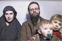  ?? FOTO: AP ?? Dieses Foto veröffentl­ichten die Taliban Ende 2016. Mitte Oktober wurden Caitlan Coleman, Joshua Boyle und ihre Kinder befreit.