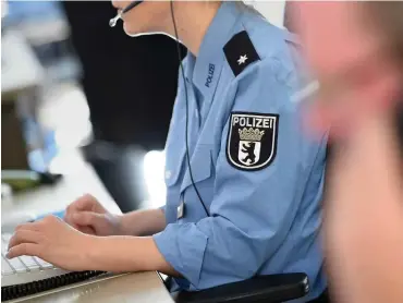  ?? Foto: dpa/Britta Pedersen ?? Rund 16 000 Polizisten haben Zugriff auf die Daten des Polizeisys­tems.