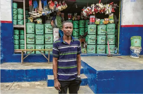  ?? Foto: Christian Putsch ?? Der Nigerianer Isaac hat seinen Traum von Europa aufgegeben. Auf der Flucht wurde er in Libyen entführt, gefoltert und inhaftiert.