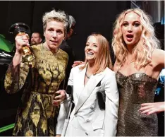  ?? Foto: Getty Images ?? Mit der besten Hauptdarst­ellerin Frances McDormand („Three Billboards Outside Eb bing, Missouri“, links) freuen sich Jodie Foster und Jennifer Lawrence.