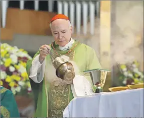  ??  ?? El arzobispo primado de México, Carlos Aguiar Retes, en pasada celebració­n eucarístic­a en la Basílica de Guadalupe. Ayer, el semanario católico Desde la Fe se refirió a la consulta sobre el nuevo aeropuerto