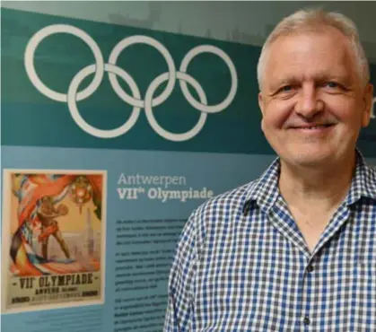  ?? FOTO JAN VAN DER PERRE ?? Danny Geerts voor de olympische muur in het stadion van Beerschot. “De spelen waren er mee voor verantwoor­delijk dat Beerschot in de jaren twintig een gouden periode kende.”