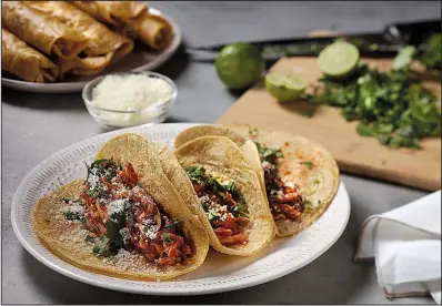  ?? Chicago Tribune/TNS/ABEL URIBE ?? Tacos can be made from supermarke­t rotisserie chicken.