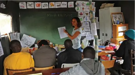  ?? FRANÇOIS LO PRESTI/AFP/GETTY IMAGES ?? Speech therapist Virginie Tiberghien gives a French class to migrants on Tuesday in the Chemin des Dunes School at the migrant camp in Calais, France.