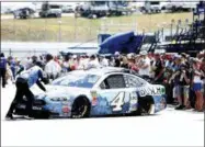  ?? MARY SCHWALM — THE ASSOCIATED PRESS ?? Fans line the garage area as driver Kevin Harvick (4) backs out to begin practice for the NASCAR Cup Series auto race Saturday at New Hampshire Motor Speedway in Loudon, N.H.