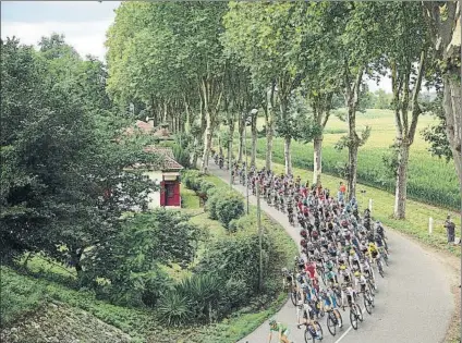  ?? FOTO: GETTY ?? Francia se plantea un Tour con el número de público reducido en las cunetas de la carretera y sobre todo en las metas