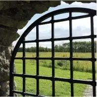  ?? Mary McNamara/Los Angeles Times/TNS ?? ■ Turin Castle in Kilmaine County Mayo, Ireland.