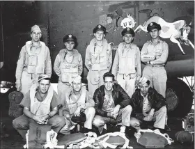  ?? PHOTO COURTESY OF THE DEFENSE POW/MIA ACCOUNTING AGENCY ?? U.S. Army Air Forces Staff Sgt. Carl M. Shaffer, 22, of Pottstown, top left, with the crew of the Galloping Gus.