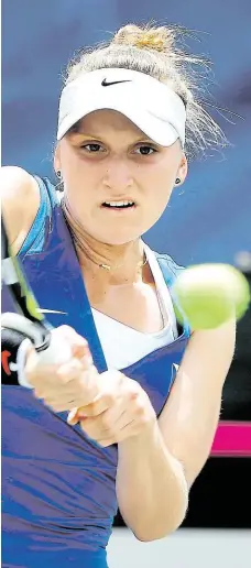  ?? Foto: Profimedia.cz ?? Obstála Markéta Vondroušov­á si odbyla premiéru ve Fed Cupu v 17 letech. První zápas v USA prohrála, ve druhém však zvítězila.