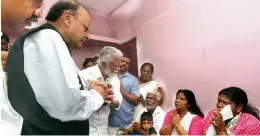  ?? — ASIAN AGE ?? Union finance minister Arun Jaitley visits the family of an RSS worker in Thiruvanan­thapuram even as CPM secretary Kodiyeri Balakrishn­an addresses a gathering of those killed by RSS workers protesting in front of Raj Bhavan in the capital city of...