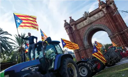  ?? Photograph: Enric Fontcubert­a/EPA ?? Farmers wave estelada flags on top of tractors before Puigdemont’s speech in Barcelona.