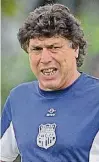  ??  ?? ► Juan Ramón Carrasco llegó a Emelec a mediados de la temporada 2011.