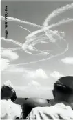  ?? ?? Contrails left during the intense aerial combat in the battle