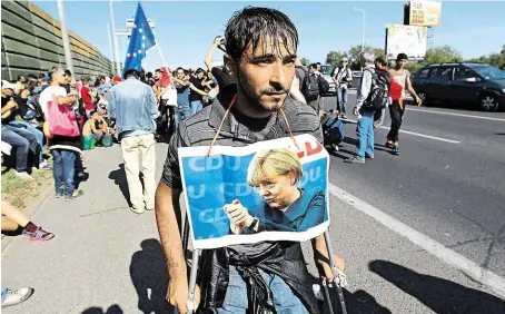  ?? Podle Soudního dvora EU nově budou moci rodiny do Německa přijít i za běženci, již při azylovém řízení dosáhli plnoletost­i. FOTO REUTERS ?? Nezůstanou sami.