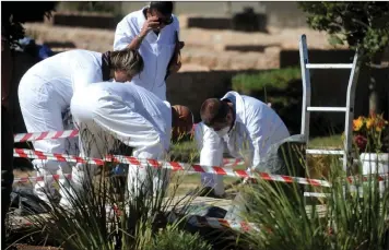  ?? AYANDA NDAMANE African News Agency (ANA) ?? The body of Marius Foot was exhumed at the Durbanvill­e Memorial Park cemetery yesterday after suspicions were raised about the cause of his death. |