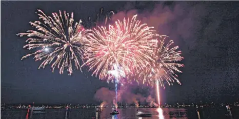  ?? FOTO: DANIEL HÄFELE ?? Heute um 22.30 Uhr ist es wieder soweit: Das Seehasenfe­st-Feuerwerk beginnt.