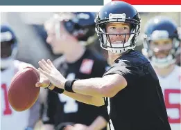  ??  ?? EL MVP. El quarterbac­k Matt Ryan es el arquitecto del juego de los Falcons.