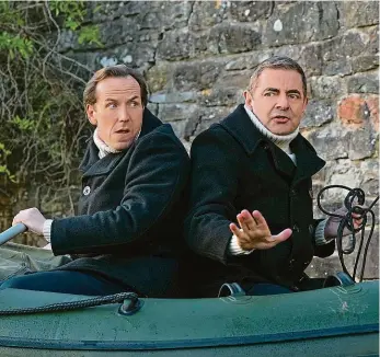  ?? Foto: CinemArt ?? Vzhůru na hackery Johnny English (Rowan Atkinson) a jeho asistent (Ben Miller) mají zase práci.