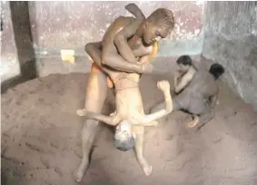  ?? AFP PHOTO ?? Mumbai, India: A young Indian wrestler grapples with a senior during an evening practice session at the Mahatma Phule Vyayam Mandir Kushti (traditiona­l Indian wrestling) academy in Mumbai on February 13, 2013. Wrestlers around the world on Wednesday...