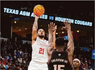  ?? Brett Coomer/staff photograph­er ?? Houston head coach Kelvin Sampson nicknamed guard Emanuel Sharp “Crash” for his tenacity on the court. That tenacity is fueling another NCAA Tournament run for the Cougars.