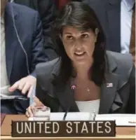  ??  ?? FN-ambassadør Nikki Haley kunngjorde tirsdag at USA trekker seg ut av FNs menneskere­ttighetsrå­d.