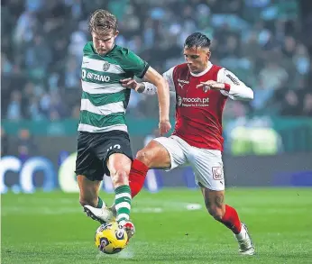  ?? ?? Zalazar foi um dos que mais tentou conduzir a bola no meio-campo do Sporting