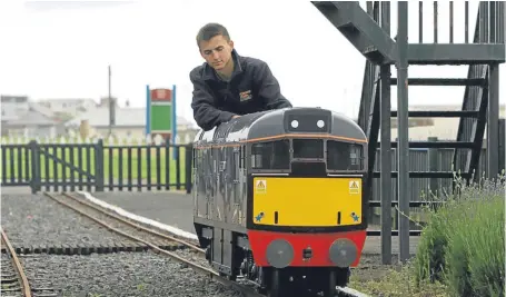  ?? Picture: Dougie Nicolson. ?? John Kerr with his new engine at the Arbroath attraction.