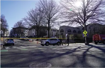  ?? Willy Lowry / The National ?? Police secure the area outside the Israeli embassy in Washington